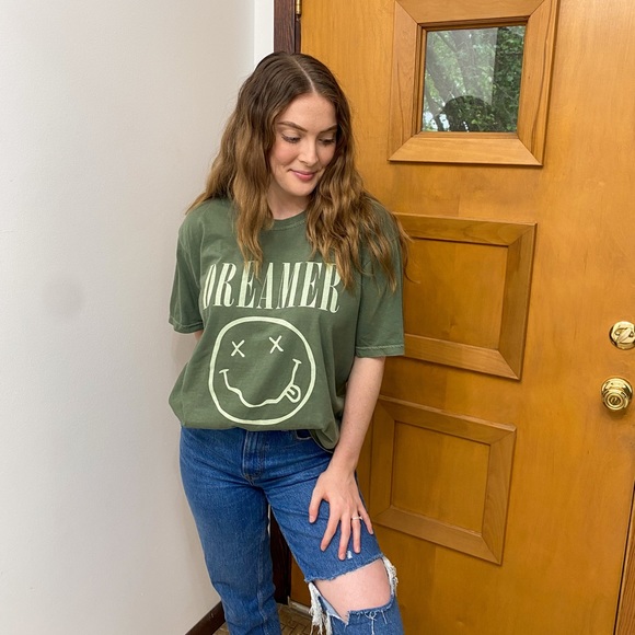 Dreamer Graphic Tee New With Tags Green with Smiley Face - Picture 4 of 7